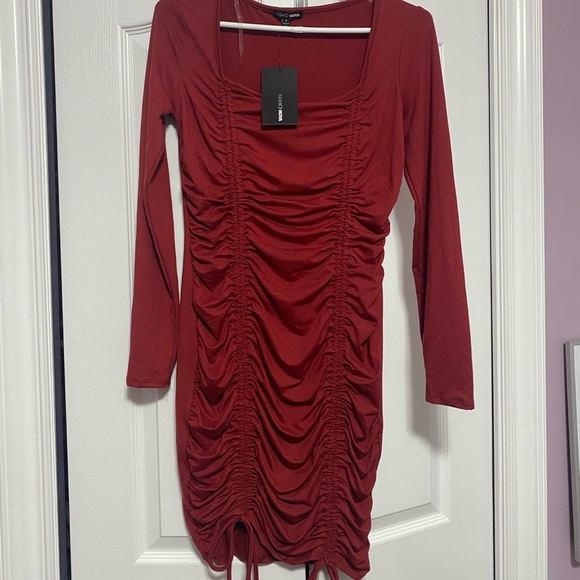 Fashion Nova - Date Night Fit Mini Dress in Red - Picture 4 of 4